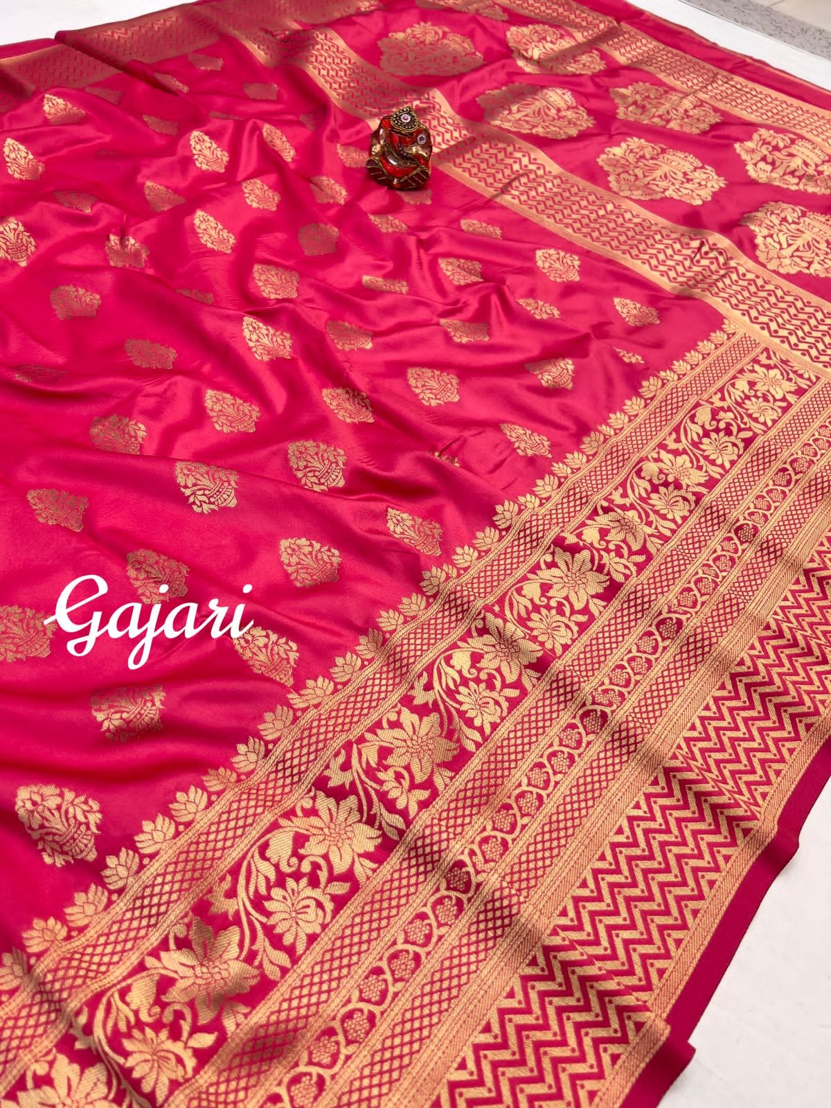 Excusive Gloden Weaving Silk Saree (1)
