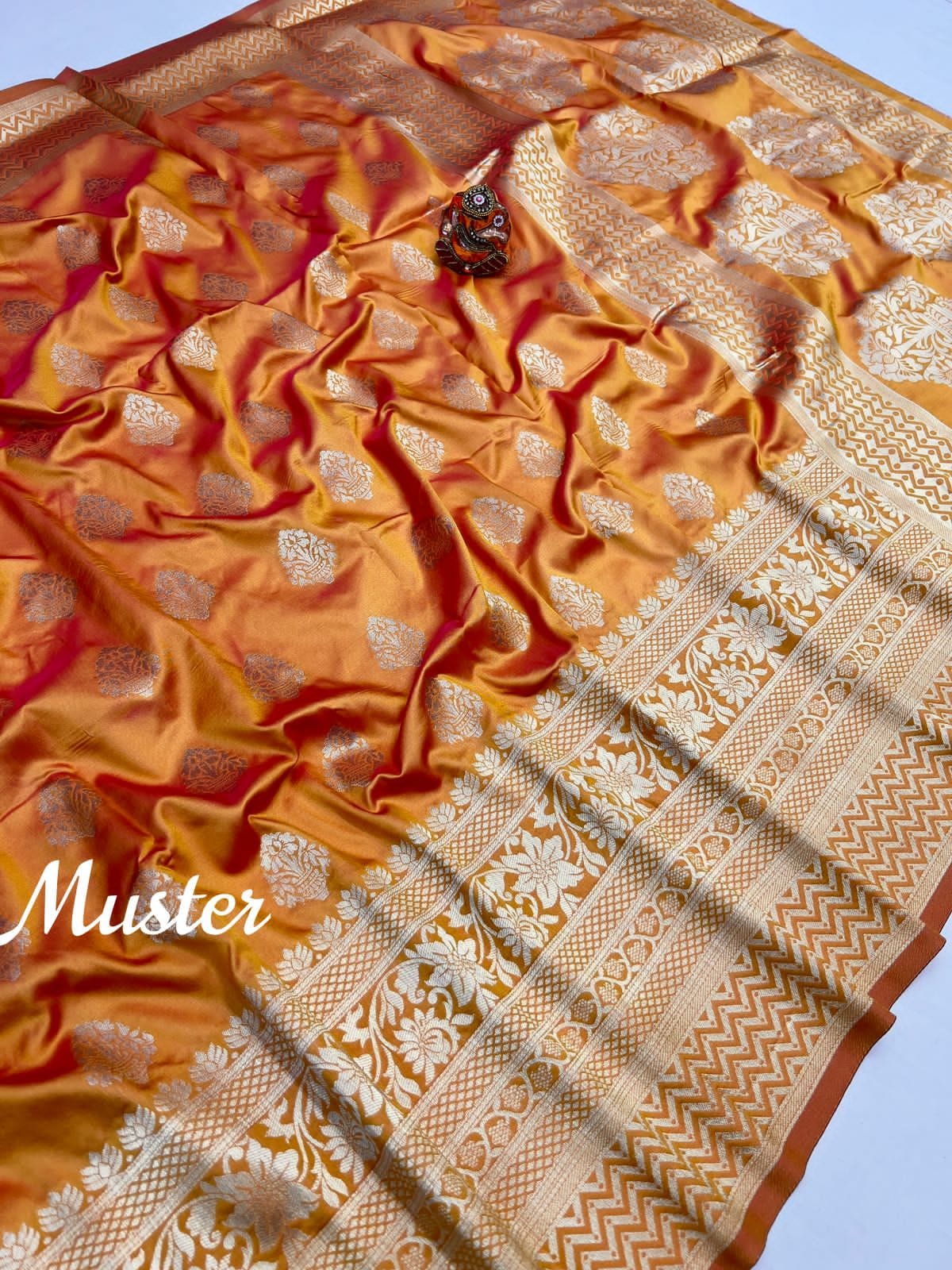 Excusive Gloden Weaving Silk Saree (4)