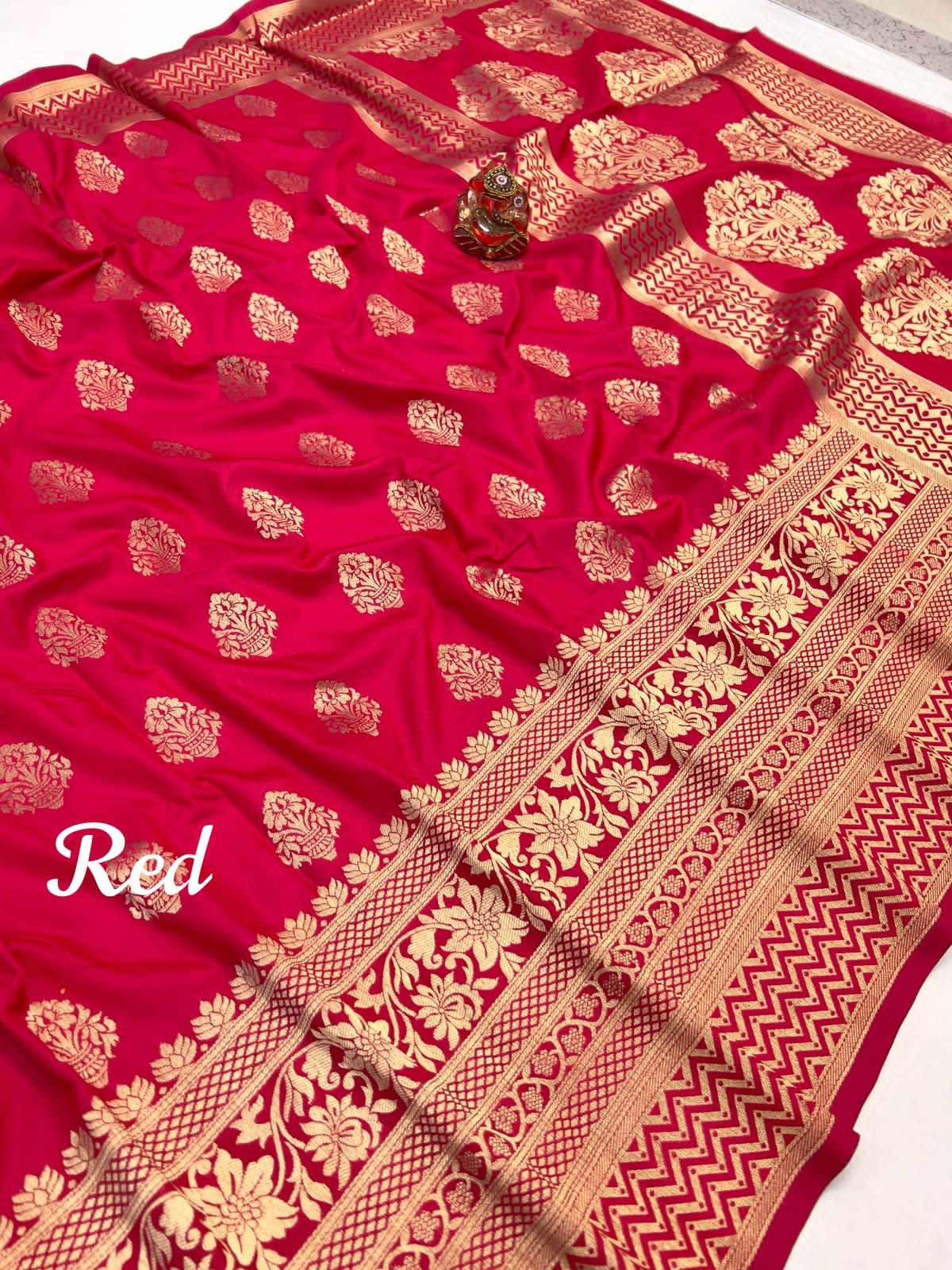 Excusive Gloden Weaving Silk Saree (5)