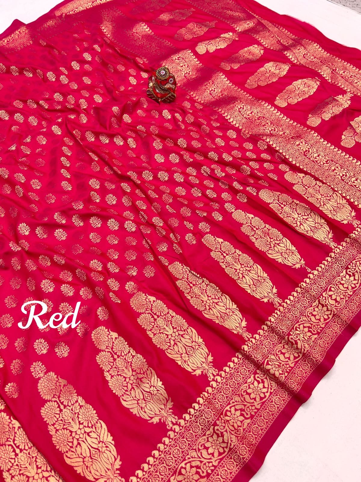 Excusive Gloden Weaving Silk Saree (9)