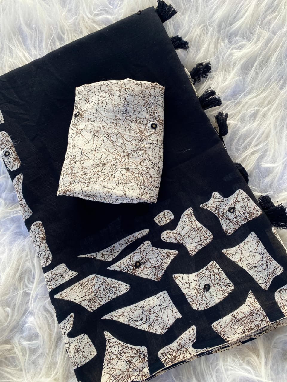 Pure 90 Count lLinen black Sarees (1)