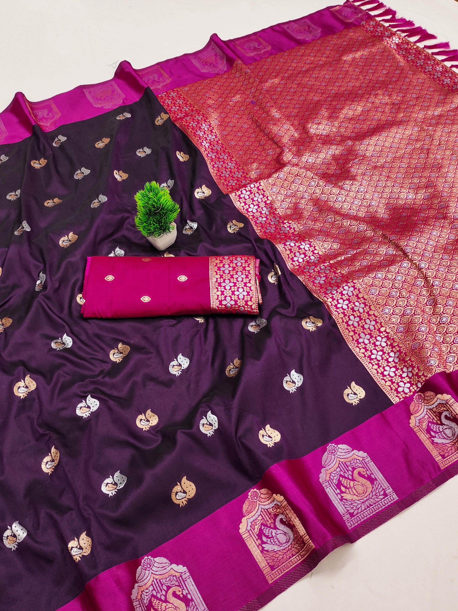 Soft Silk Saree With Zari Weaving Border (4)