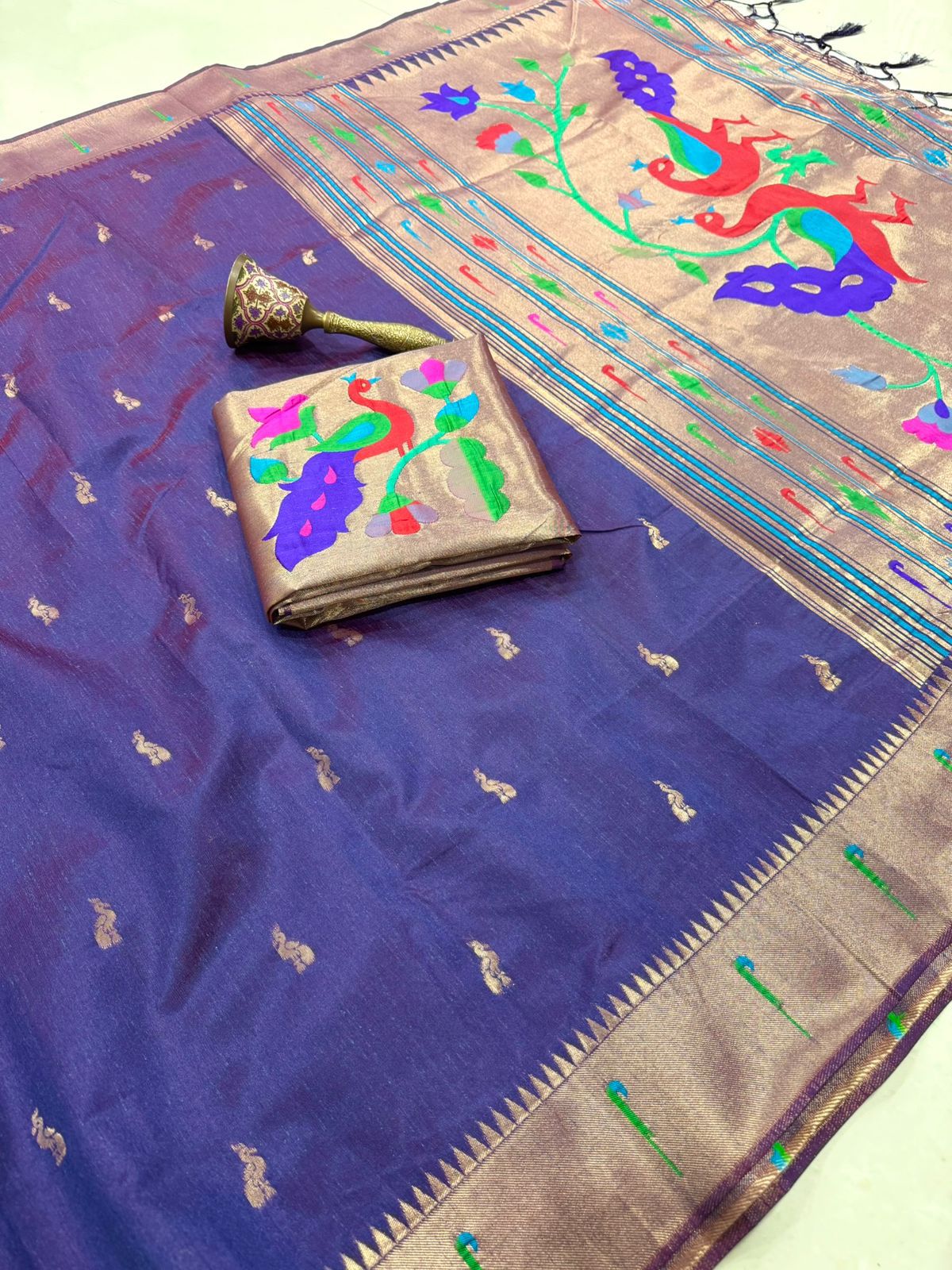 hadi Raw Silk Weaving Paithani Saree Wholesale Price (6)