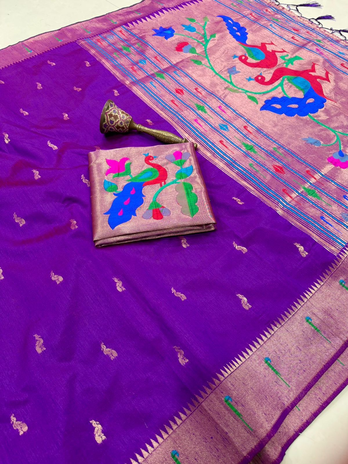 hadi Raw Silk Weaving Paithani Saree Wholesale Price (7)