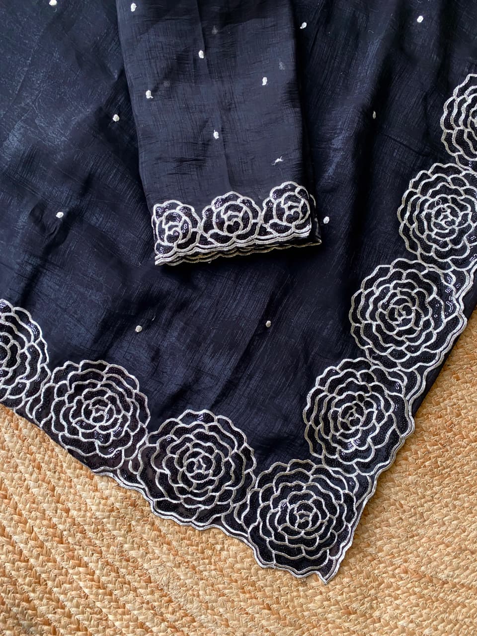 Black Crunchy Silk Saree With Designer Border Work (2)