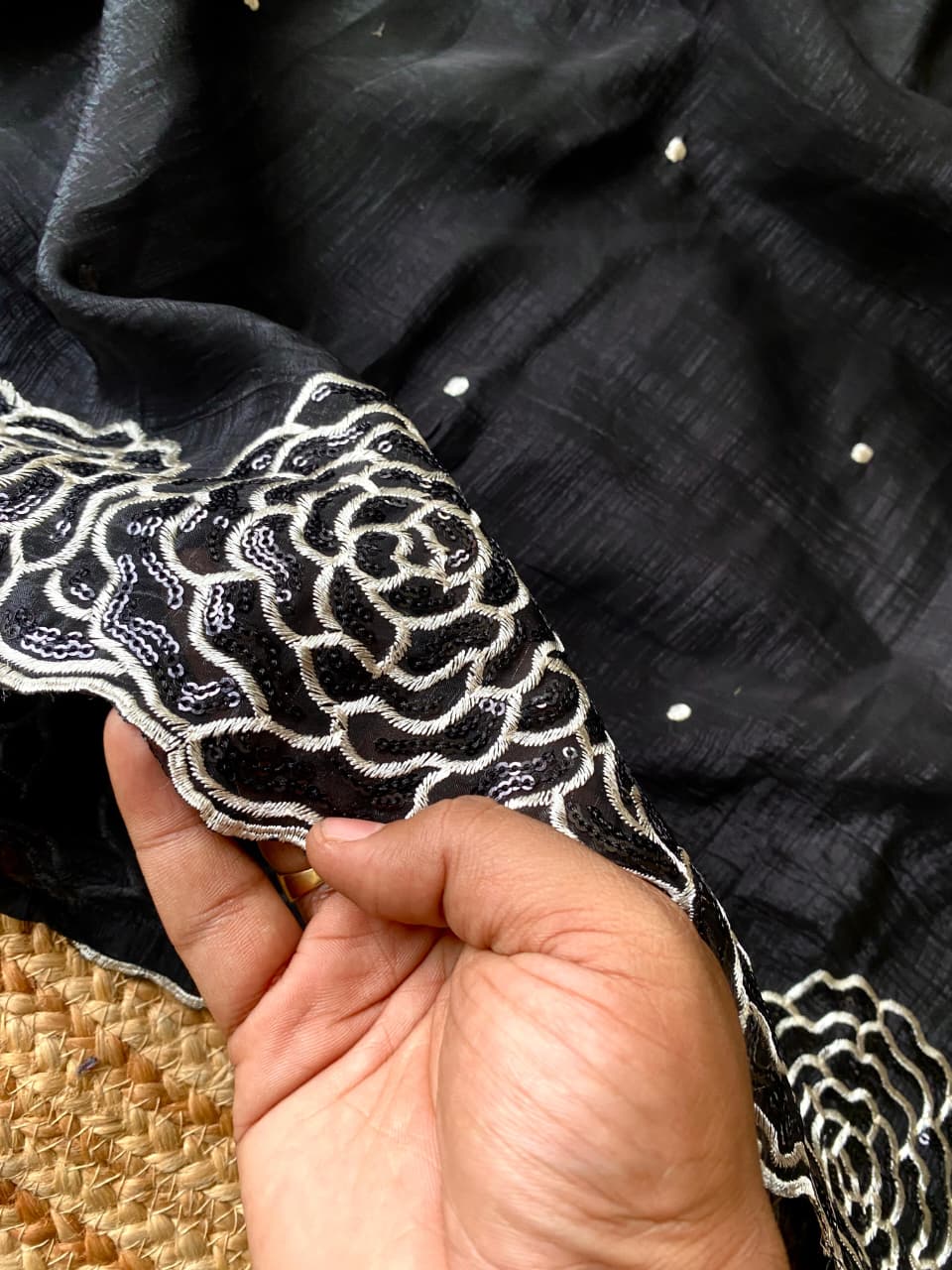 Black Crunchy Silk Saree With Designer Border Work (4)