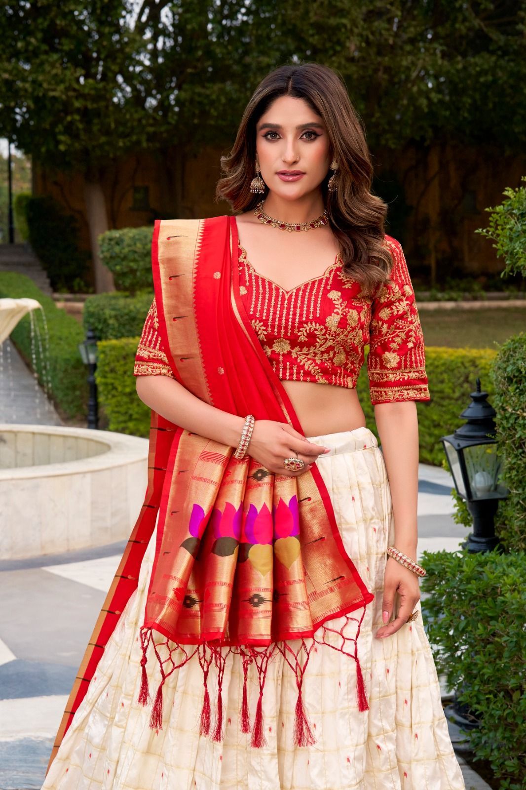 Paithani Silk Zari Weaving Work lehenga Choli Wholesale Price (3)