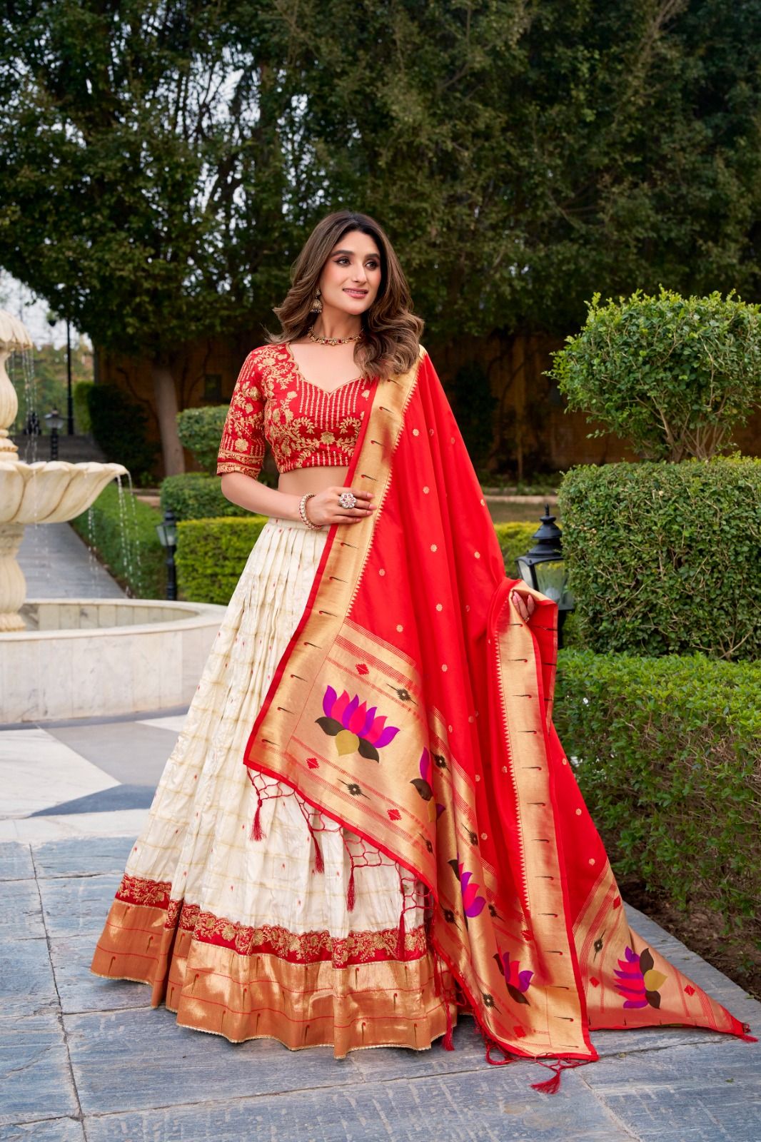 Paithani Silk Zari Weaving Work lehenga Choli Wholesale Price (4)