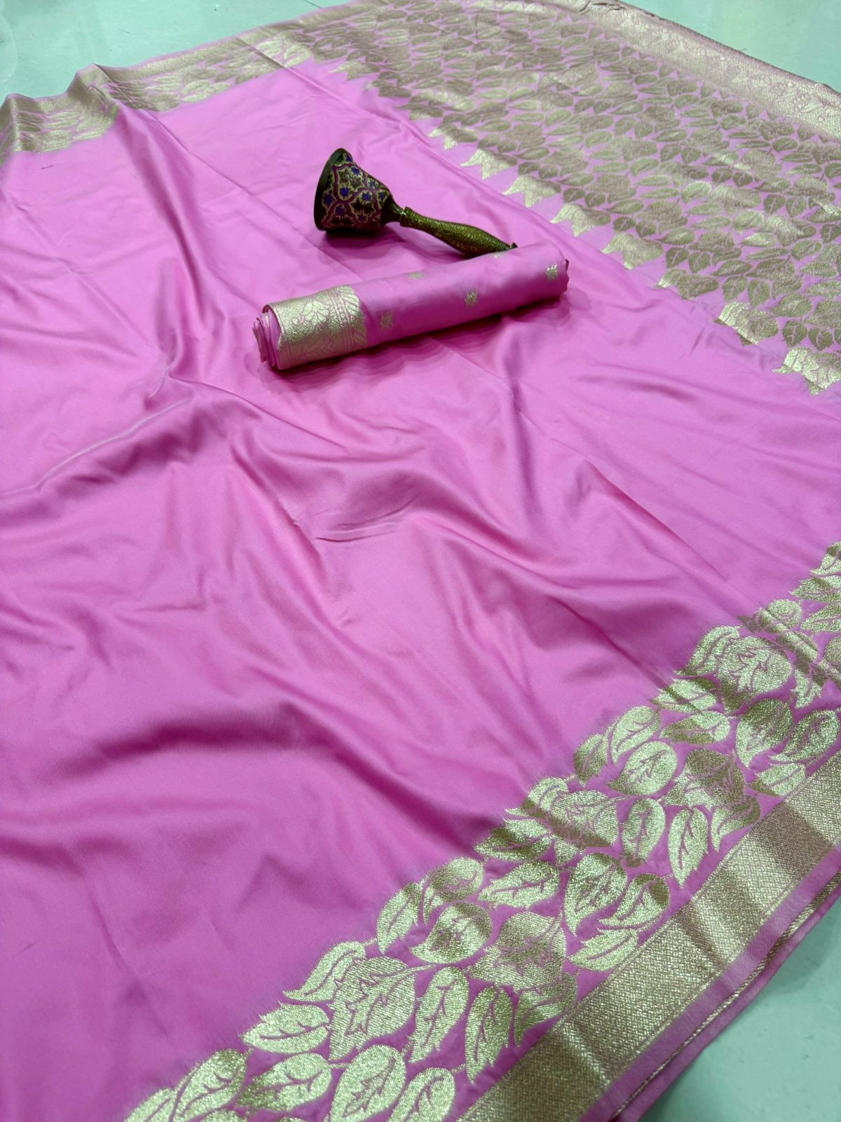 Pure Heavy Banarasi Silk Original Gold Zari Weaving Saree (4)