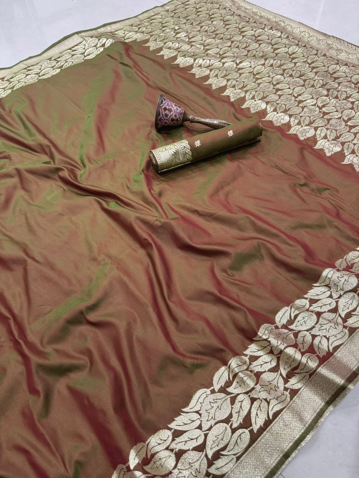 Pure Heavy Banarasi Silk Original Gold Zari Weaving Saree (6)