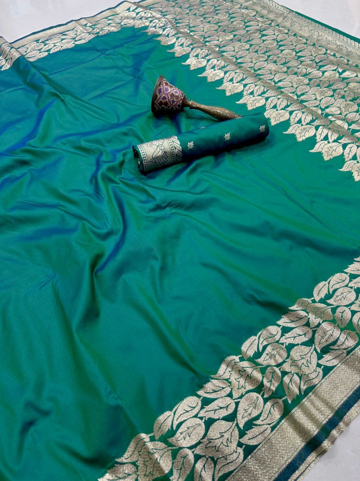 Pure Heavy Banarasi Silk Original Gold Zari Weaving Saree (9)