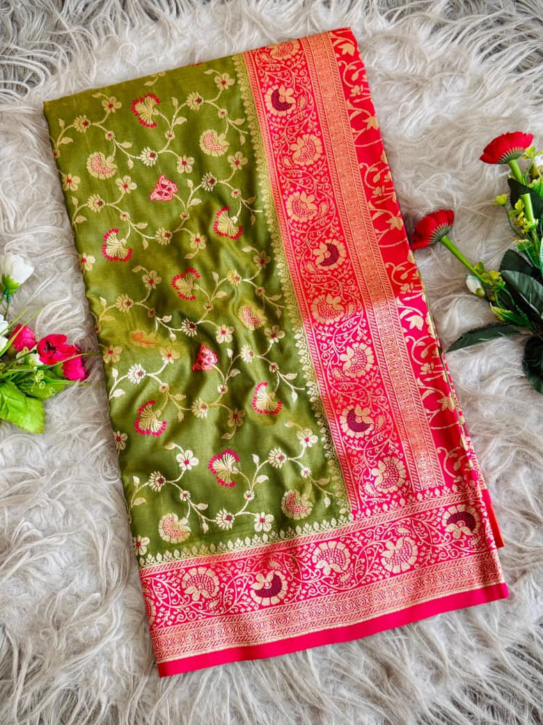 Floral Banarasi Zari Weaving Silk Saree Wholesale Price (6)