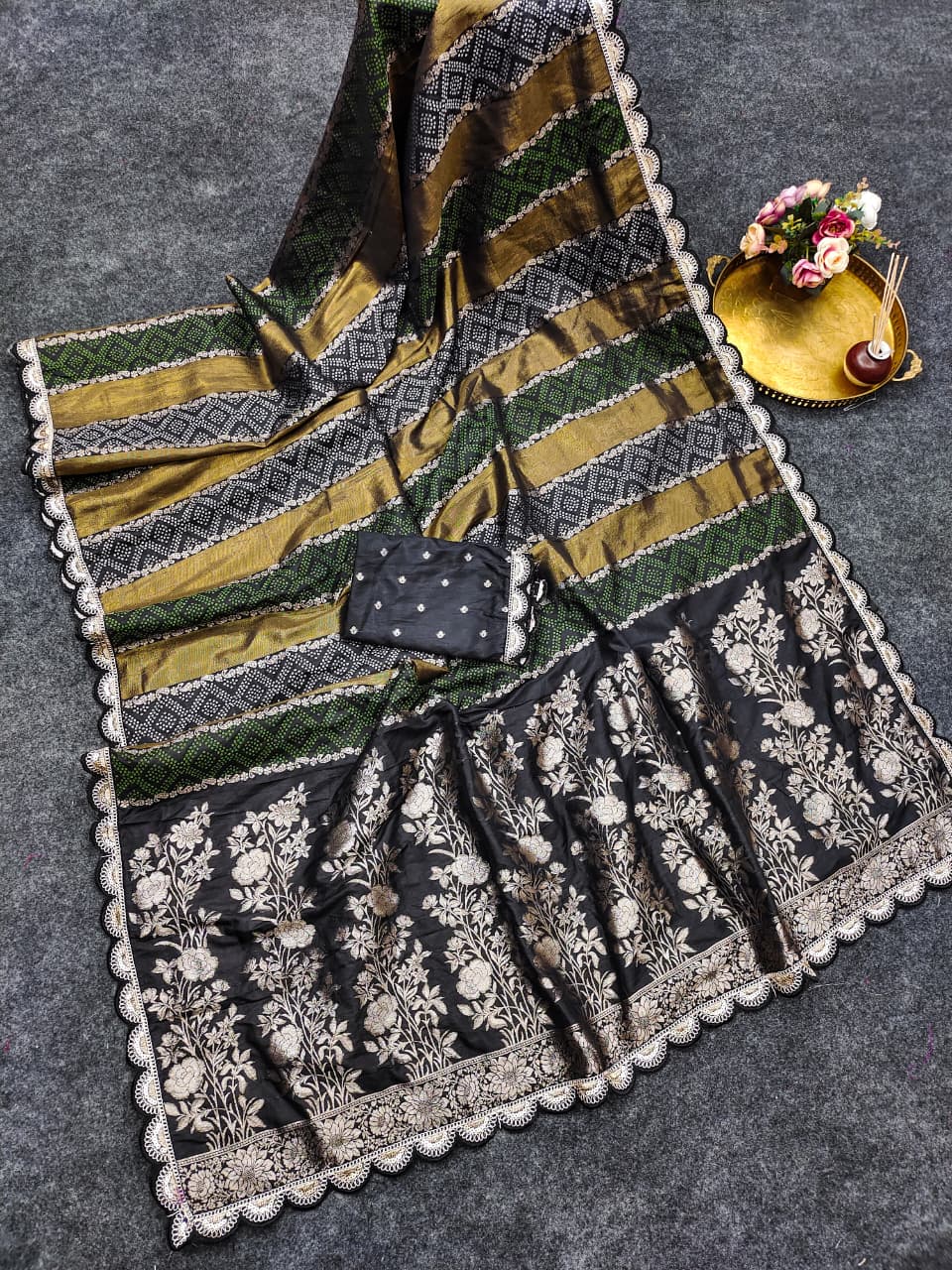 Premium Silk Blend Zari Woven Motifs Saree (11)