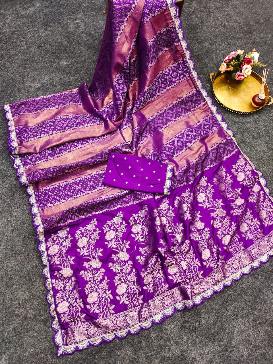 Premium Silk Blend Zari Woven Motifs Saree (13)