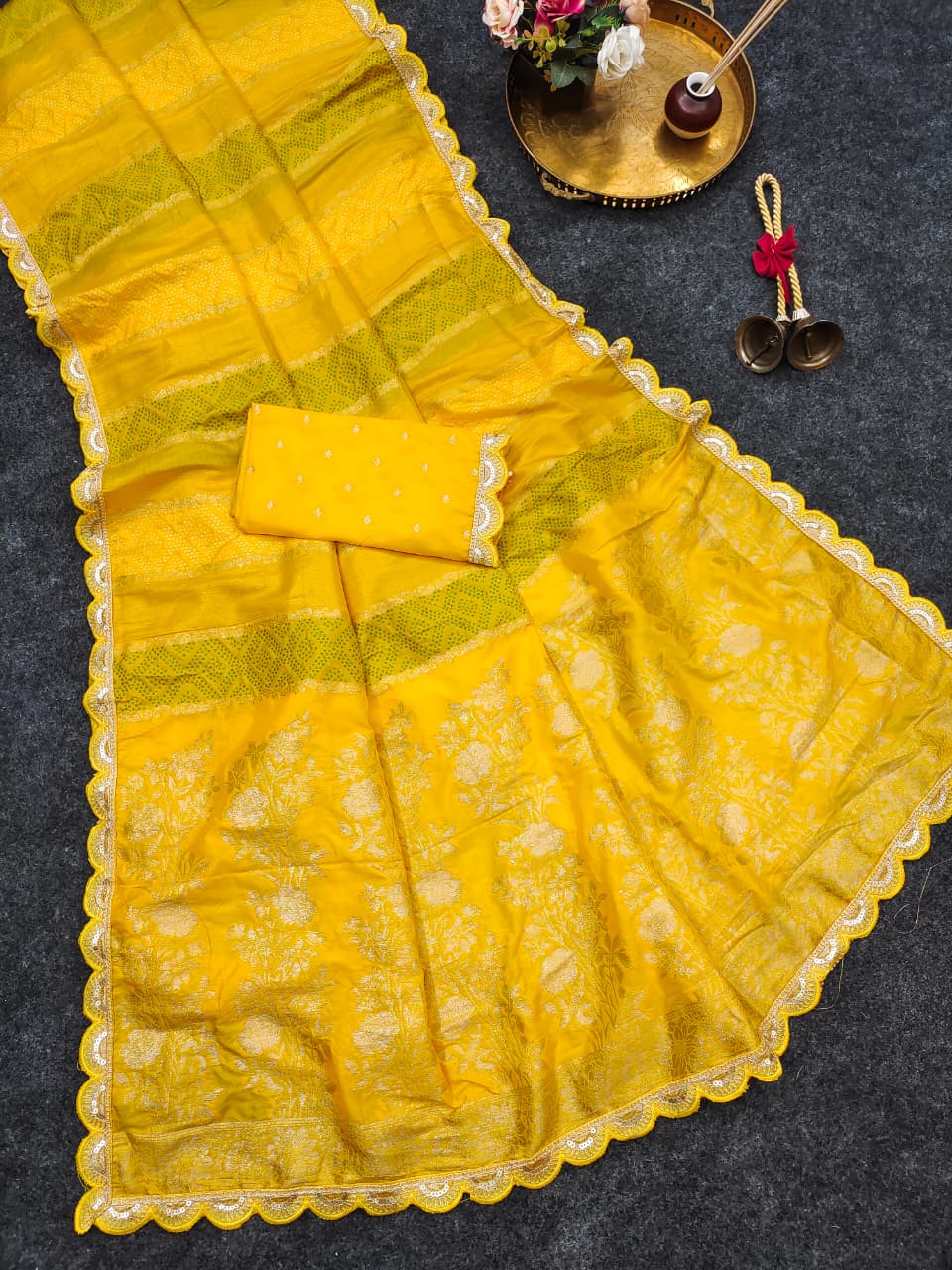 Premium Silk Blend Zari Woven Motifs Saree (3)