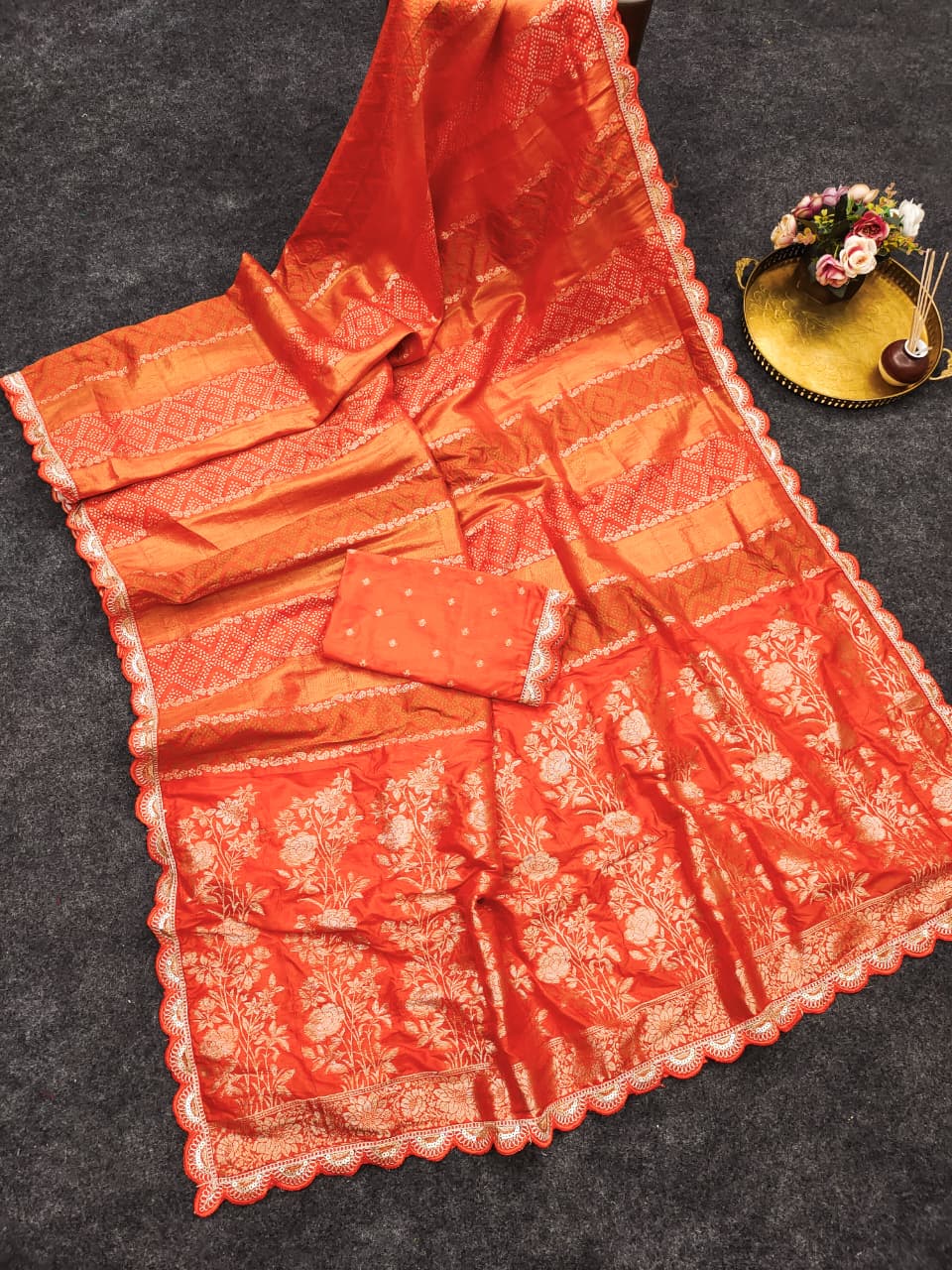 Premium Silk Blend Zari Woven Motifs Saree (5)