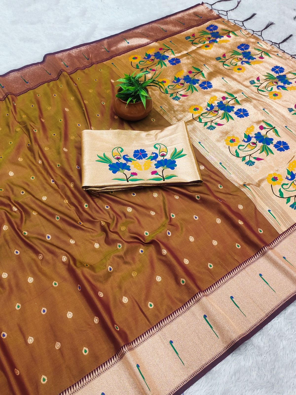 Soft Banarasi Silk Saree All-over butti weaving (4)