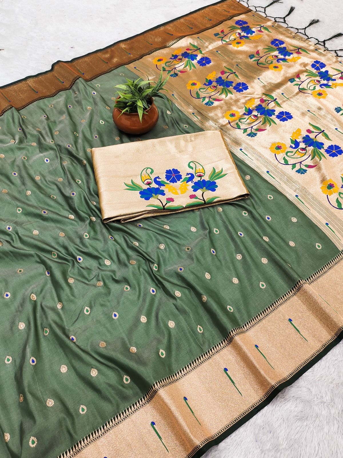 Soft Banarasi Silk Saree All-over butti weaving (5)