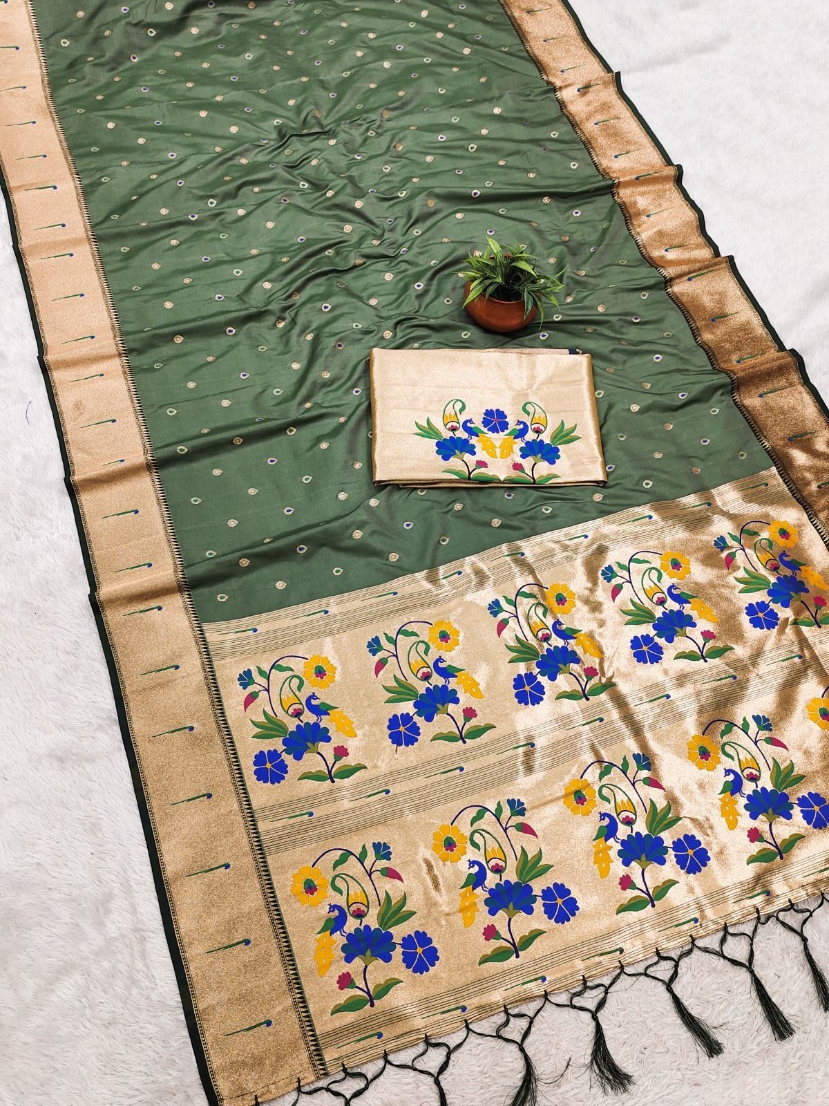 Soft Banarasi Silk Saree All-over butti weaving (6)