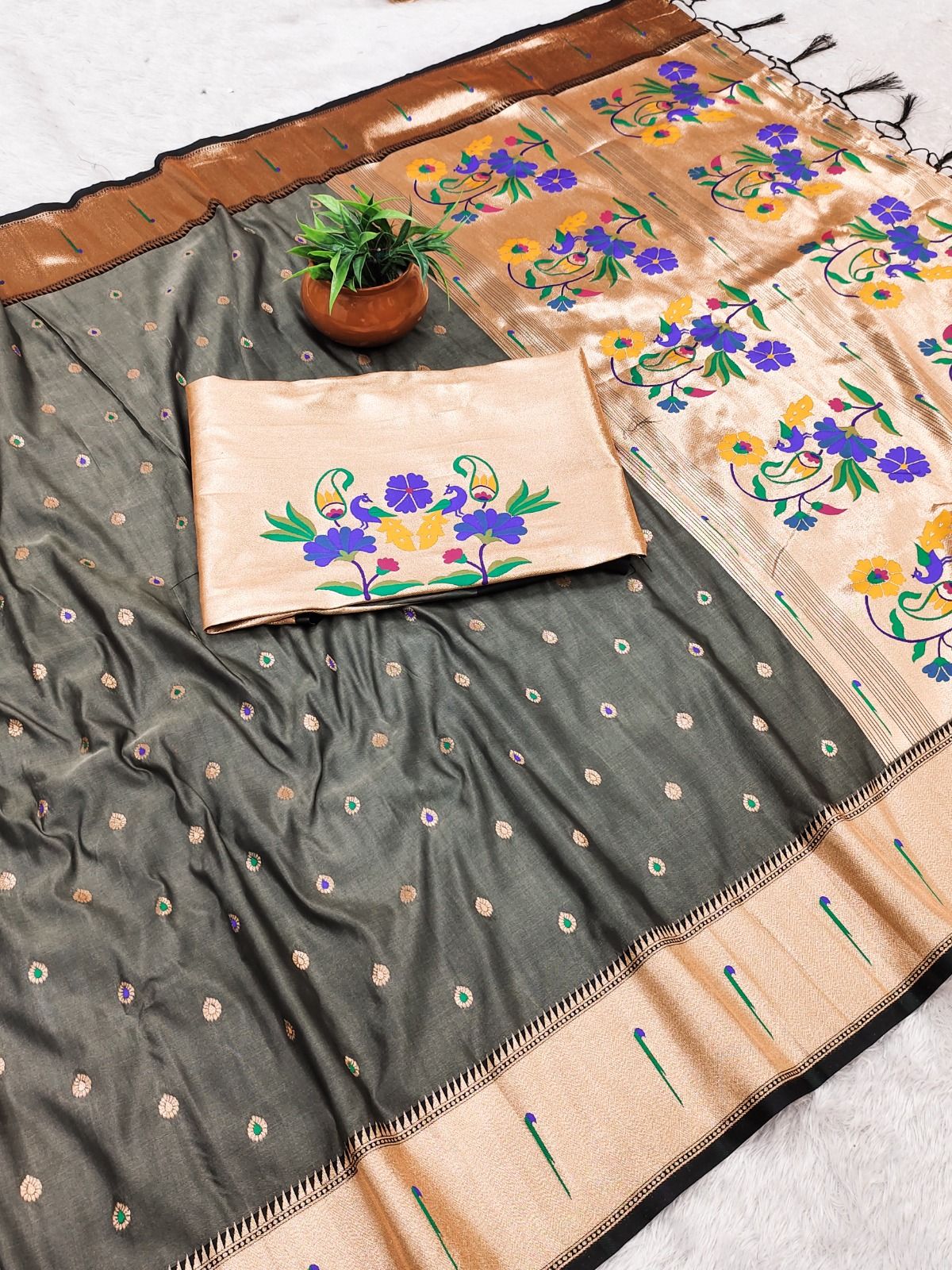 Soft Banarasi Silk Saree All-over butti weaving (9)