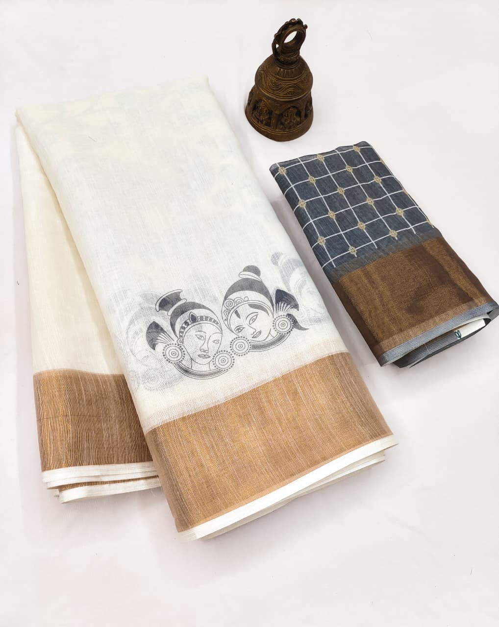 Off White Linen Saree With Golden Zari Border Onam Saree Wholesale Price (4)