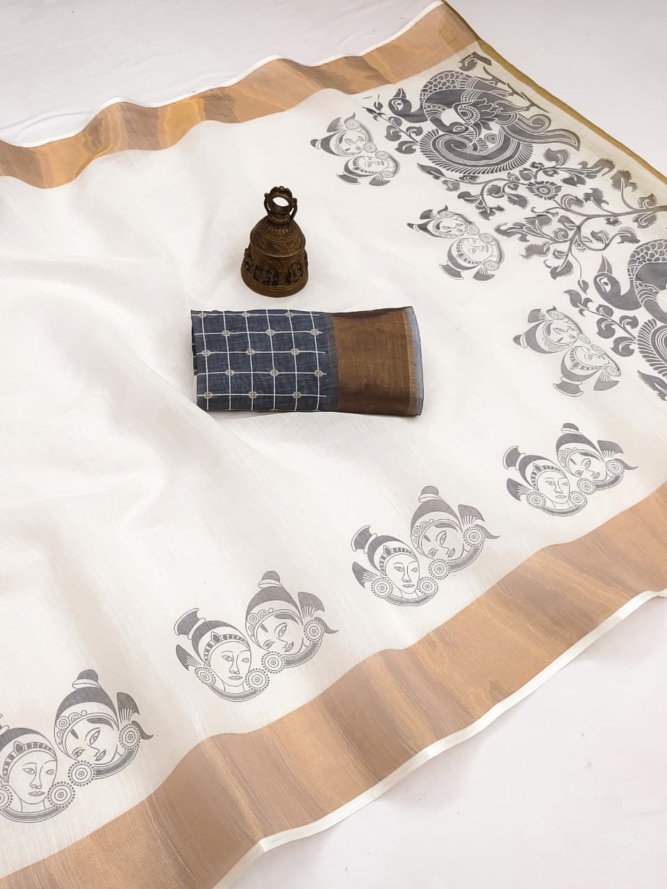 Off White Linen Saree With Golden Zari Border Onam Saree Wholesale Price (5)