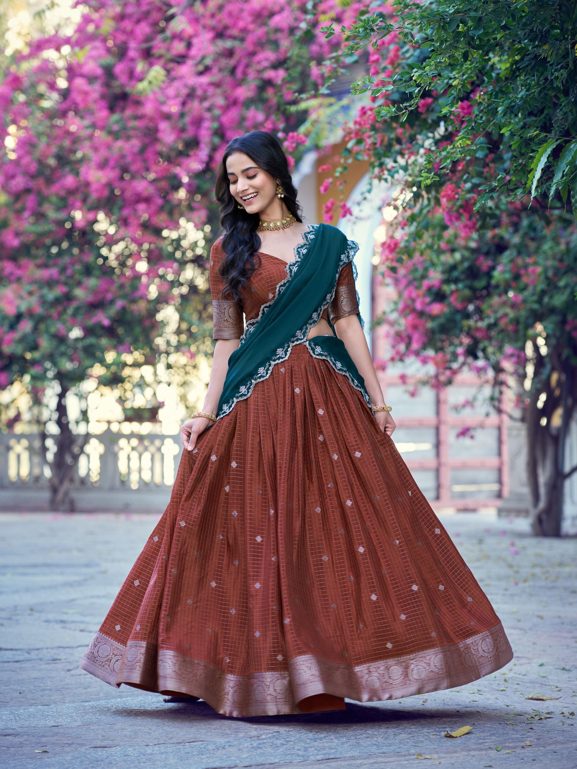 Traditional Zari Weaving Choli Wholesale Price (2)