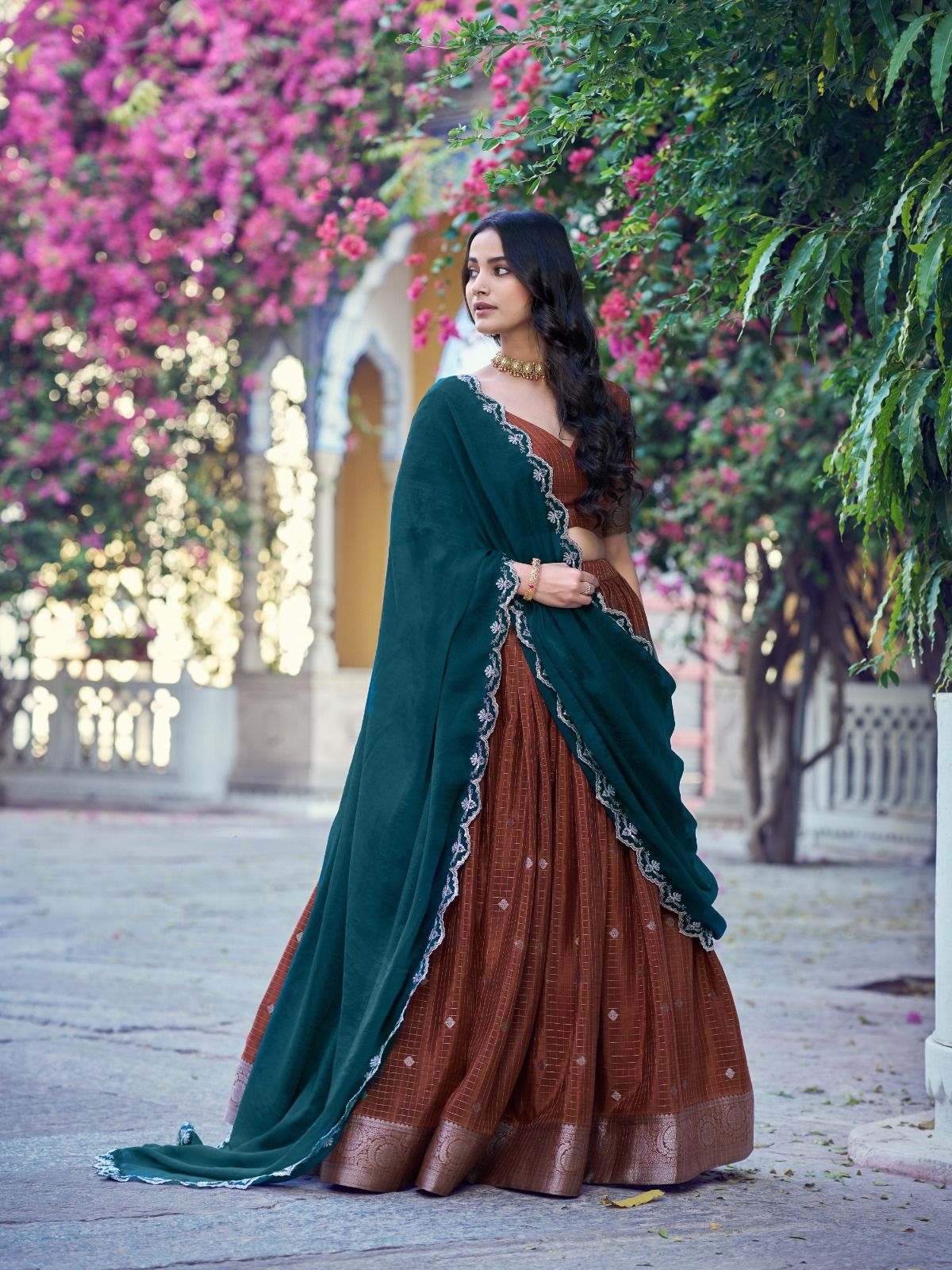 Traditional Zari Weaving Choli Wholesale Price (4)