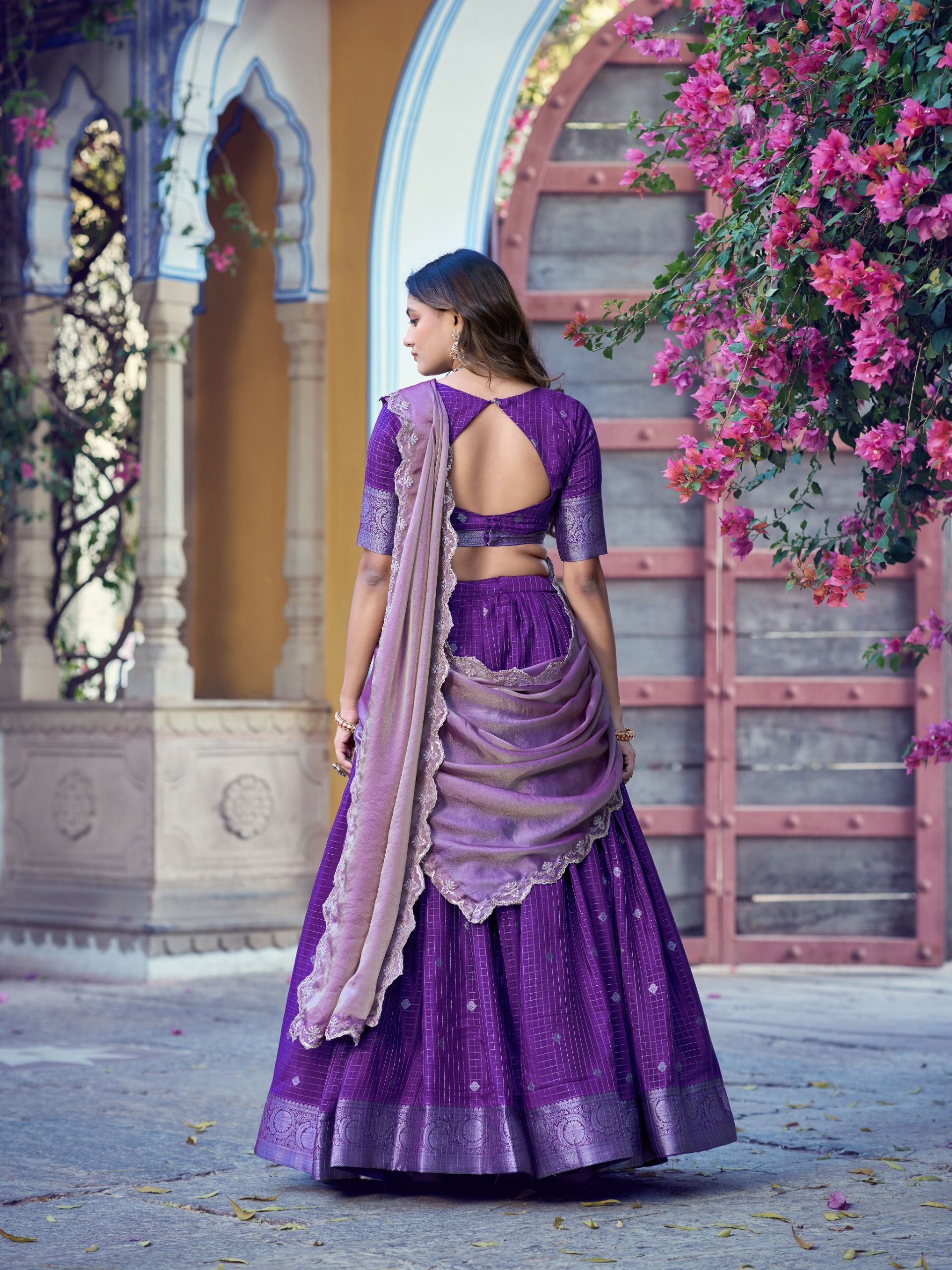 Traditional Zari Weaving Choli Wholesale Price (5)