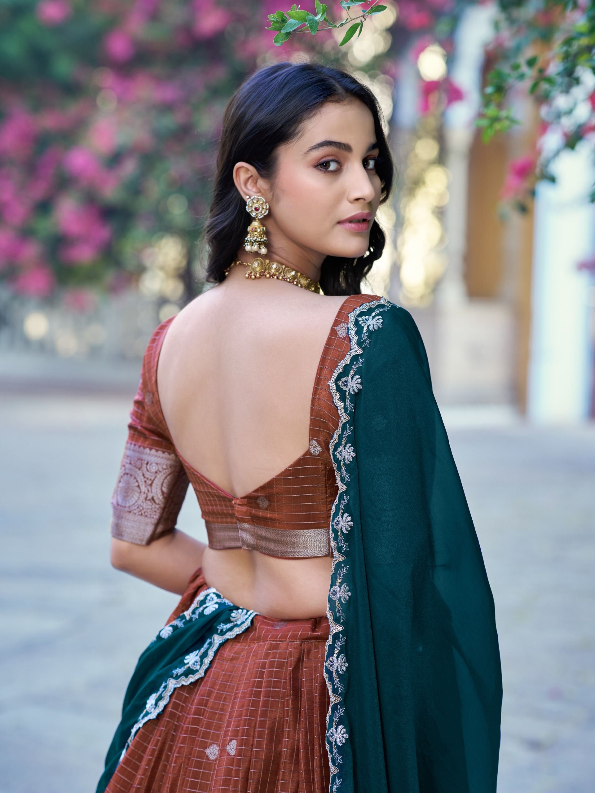 Traditional Zari Weaving Choli Wholesale Price (8)